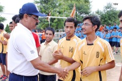 Principal-Congratulating-Patanjali-House-Volleyball-team